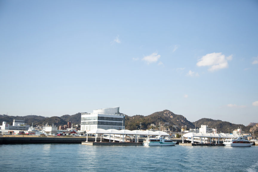 海側見た宇野港の風景