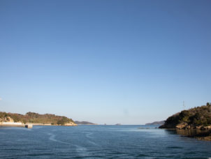 雄大な瀬戸内海の青い海と青い空